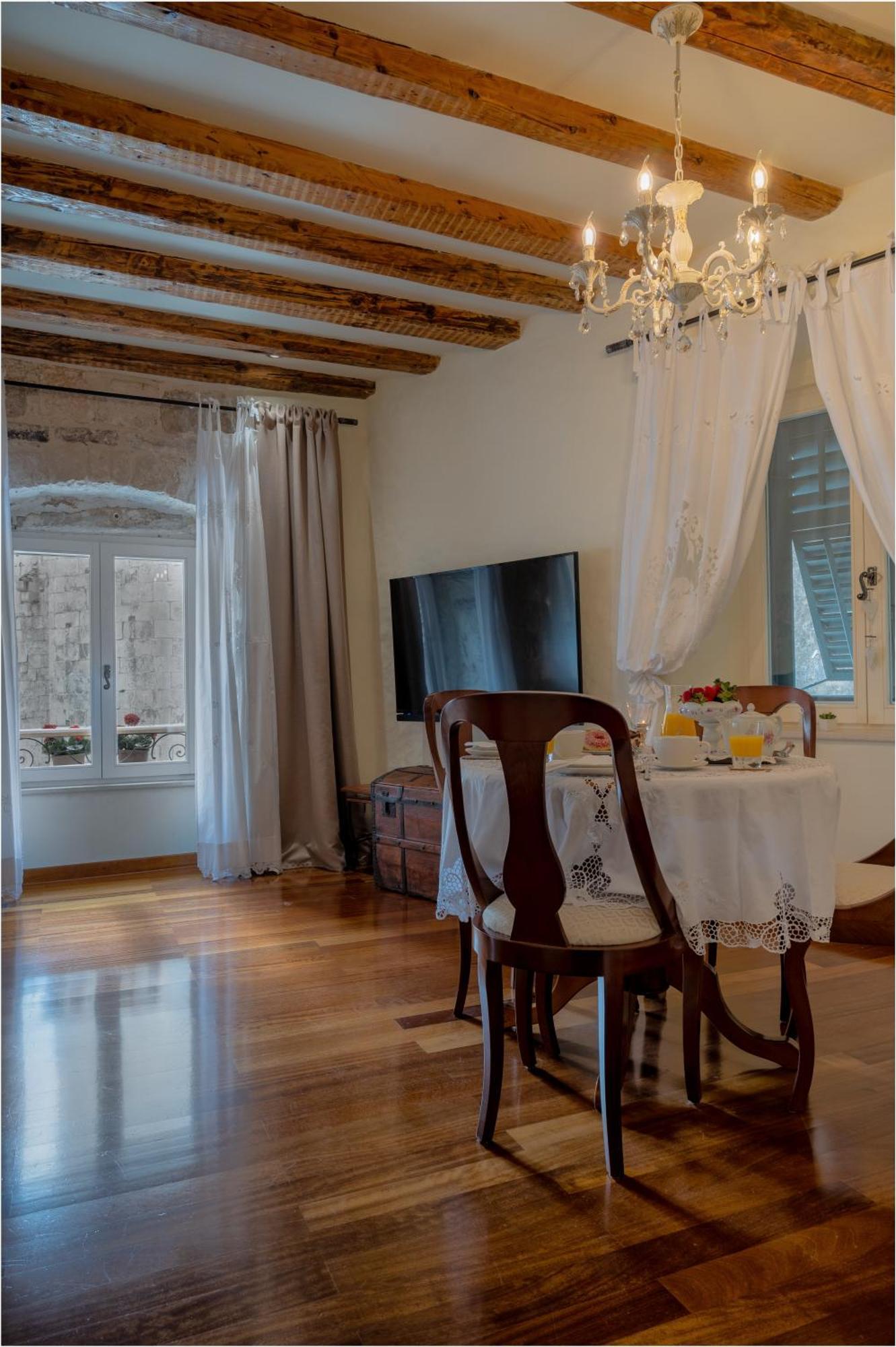 Stone Pearl Heritage Luxury Suite سبليت المظهر الخارجي الصورة