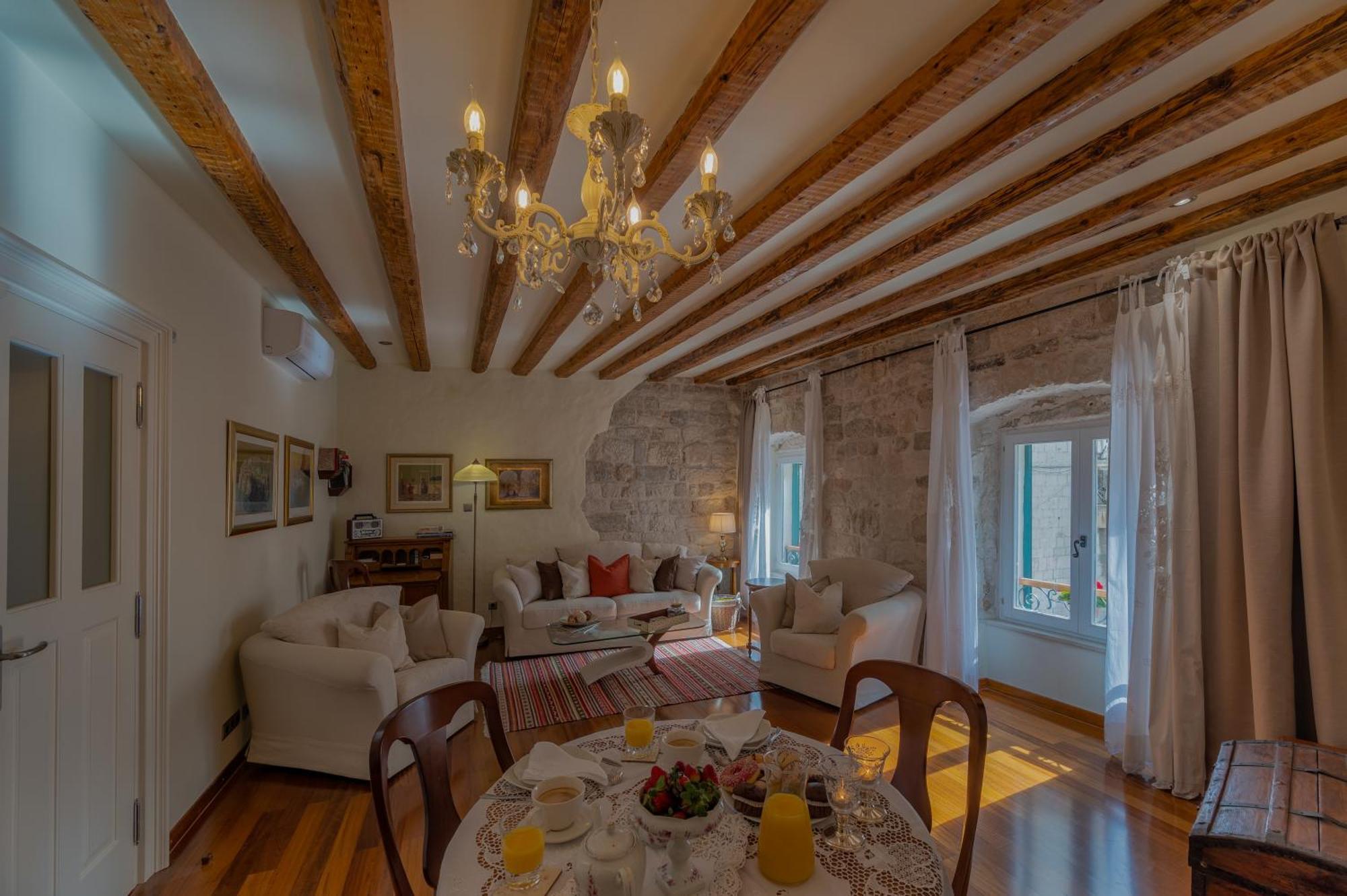 Stone Pearl Heritage Luxury Suite سبليت المظهر الخارجي الصورة